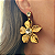Brinco de pino pingente de Flor com detalhe de strass folheado em ouro - Imagem 1