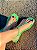 SCHUTZ SANDÁLIA RASTEIRA STRINGS VERNIZ GREEN - Imagem 1