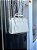 SCHUTZ BOLSA SHOPPING MÉDIA TASSY TAG OFF WHITE - Imagem 1