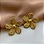 BRINCO FLOR DELICADA PÉTALAS RISCADAS DOURADO AÇO 316L⭐️ - Imagem 1