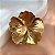 PRESILHA FLOR HIBISCO P METAL DOURADO BIJU - Imagem 2