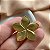 BROCHE FLOR RISCADA DOURADO AÇO 316L⭐️ - Imagem 3