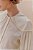 camisa de manga longa franzida com pala ombro e bordado marfim - Imagem 4