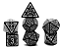 KIT 7 DADOS PARA RPG PRETO COM DESENHO BRANCO - Imagem 1