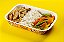Iscas de filé de peito de frango acebolada com arroz branco e legumes salteados no azeite 350g - Imagem 1