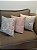 TRIO CAPAS DE ALMOFADAS JACQUARD E SUEDE ROSÊ GOLD COM FLORAL CINZA - Imagem 4