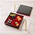 Restaurantware Bento Tek Quadrado Preto e Vermelho Caixa de Bento Estilo Japonês - 4 Compartimentos - 10 x 10 x 2 1/4 - Caixa com 1 unidade - Imagem 3