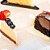Servidor de bolo de plástico Chiffon de Limão em forma de triângulo - 4 1/2 x 3 - Caixa com 100 unidades - Restaurantware - Imagem 3