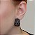 Brinco ear hook cravejado com zircônias negras - Imagem 2