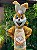 Fantasia Coelho da Páscoa Mascote Caramelo com Avental Bege - Imagem 5