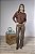 Calça Reta Feminina Resinada com Elastano e Bolsos - Imagem 9
