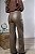 Calça Reta Feminina Resinada com Elastano e Bolsos - Imagem 17