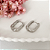 Brinco Argola Retangular Pequeno Prata 925 Textura e Fecho Click - Imagem 3