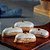 Éclair Mini de Creme de Maracujá com Chocolate Branco - 4 unidades - Imagem 1