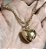 PULSEIRA COM PINGENTE DE CORAÇAO BANHADA A OURO 18 K - Imagem 2