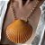COLAR CONCHA LARANJA COM BANHO FLASH DE OURO - Imagem 1