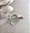 BRINCO ARGOLA COM PINGENTE PLAQUINHA GOTA BANHADO A RÓDIO - ARGOLINHA - Imagem 3