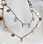 COLAR CHOKER COM PINGENTE DE PLAQUINHAS BANHADO A OURO OU RODIO - Imagem 1