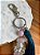 Chaveiro de pedra quartzo rosa, peça de vidro (tipo murano) e pingente fio de seda verde. - Imagem 3