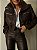 Jaqueta Cropped Courino Gola Alta Ginevra Marrom - Imagem 14
