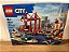 LEGO 60422 City - Porto à Beira-Mar com Navio de Carga (Caixa Amassada) - Imagem 1