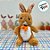 Coelho de Pelúcia Caramelo com Gravata de Cenoura - 25cm - 1 unidade - Rizzo - Imagem 1