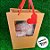 Sacola de Papel com visor duplo de PVC 26x15,5x15,5cm - Kraft com Alça Vermelha e Tag de Coração - 10 unidades - Rizzo - Imagem 5