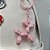Chaveiro Metal - Cachorro Balão - Rosa Bebê Furta-Cor - 5x4,5cm - 1 unidade - Rizzo - Imagem 1