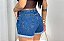 Shorts Jeans Mom Feminino com Cinto Marrom e Barra Dobrada - Imagem 2