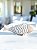 Enfeite Peixe Branco com Listras Rosa em Resina 20x11x5 - Imagem 1