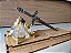 Kit Decoração Pirâmide 5 cm e Mini Espadinha Com Símbolo Maçom - Imagem 2