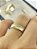 Aliança Reta Côncava Texturizada com Filete de Diamantes 5mm Ouro 18k. - Imagem 3