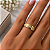 Aliança Reta com Friso Textura Borda Chanfrada 4mm Ouro 18K - Imagem 5
