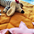 Boneco Decorativo CACHORRO DE CROCHÊ - SALSICHA SERAFIM - Imagem 4
