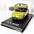 Miniatura Volvo EX30 Ultra Moss Yellow 2024 1:43 Maisto Volvo Dealer Edition - Imagem 3