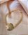 PULSEIRA CONCHA COM DUPLA CORRENTE FOLHEADA - Imagem 7