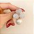 Brinco de flor 3 pétalas cravejadas com zircônias cristal e pérola shell com Banho de Ouro 18k - Imagem 12