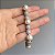 Pulseira cravejada zircônias na cor cristal e pérolas shell 19cm de comprimento com banho de ródio branco - Imagem 13