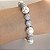 Pulseira cravejada zircônias na cor cristal e pérolas shell 19cm de comprimento com banho de ródio branco - Imagem 15