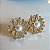 Brinco flor com pérola shell cravejada com zircônias na cor cristal com banho de ouro 18k - Imagem 3