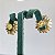 Brinco flor com pérola shell cravejada com zircônias na cor cristal com banho de ouro 18k - Imagem 20
