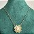 Colar com pingente de flor com pérola shell e cravejada com zircônias na cor cristal com banho de ouro 18k - Imagem 1