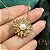 Colar com pingente de flor com pérola shell e cravejada com zircônias na cor cristal com banho de ouro 18k - Imagem 2