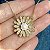 Colar com pingente de flor com pérola shell e cravejada com zircônias na cor cristal com banho de ouro 18k - Imagem 9