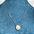 Colar com pingente de flor com pérola shell e cravejada com zircônias na cor cristal com banho de ouro 18k - Imagem 7