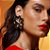 Brinco flor grande lisa corte a laser com banho de ouro 18k - Imagem 7