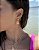Brinco argola lisa com pingente "Girl Pwr" com banho de ouro 18k - Imagem 3