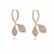 Brinco argola com pingente cauda de sereia cravejado com zircônias rosa claro com banho de ouro 18k - Imagem 12