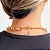Colar com elos ovais médios lisos com nozinhos pingente oval frontal cravejado com banho de ouro 18k - Imagem 19