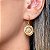 Brinco argola lisa com pingente girassol detalhado com banho de ouro 18k - Imagem 3